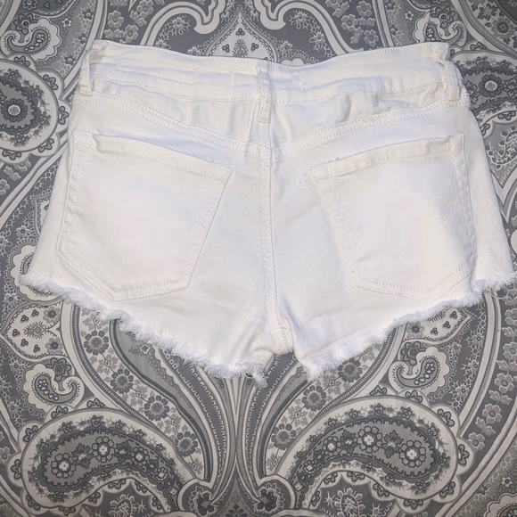 Bullhead White Shorts - Picture 3 of 4